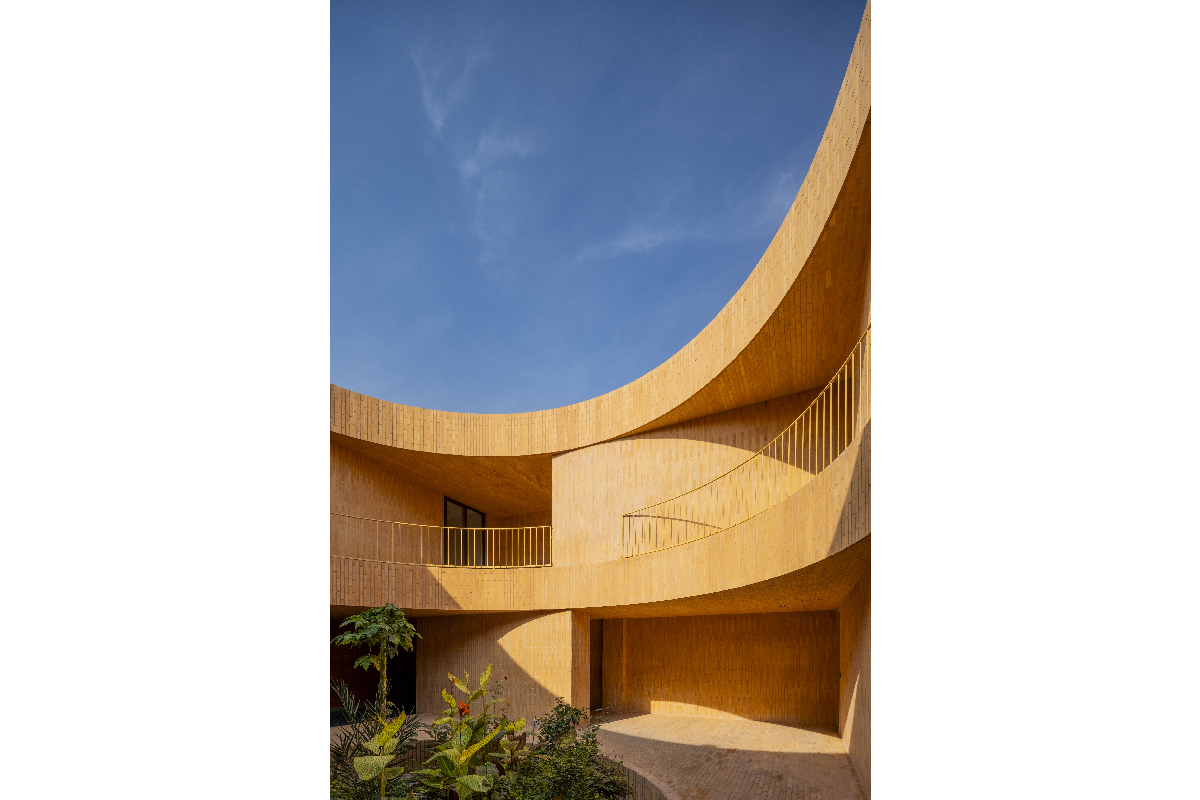 رتبه دوم: خانه دزفول، دفتر طراحی نگرش بنیادین، محسن کاظمیان‌فرد، پریما جهانگرد